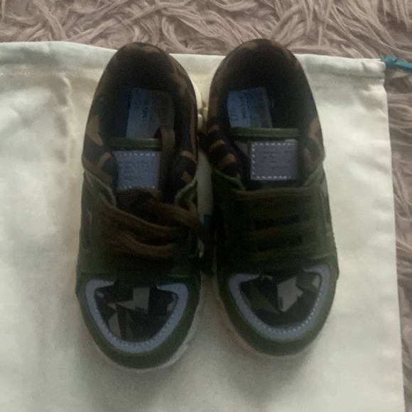 FENDI - Picture 4 of 4